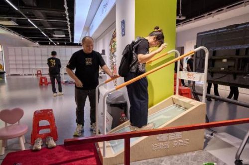 宝舒适止滑鞋为人们的出行安全保驾护航新利体育网站登录关注出行安全防护！百(图4)