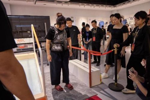 宝舒适止滑鞋为人们的出行安全保驾护航新利体育网站登录关注出行安全防护！百(图6)