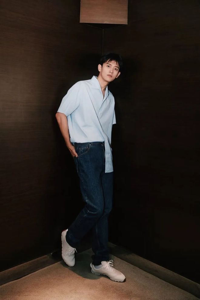 ”潮鞋提前锁定 C 位出道拥有龚俊白敬亭同款“霸屏(图3)