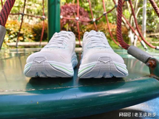 10：恰到好处的卓越跑鞋HOKA CLIFTON