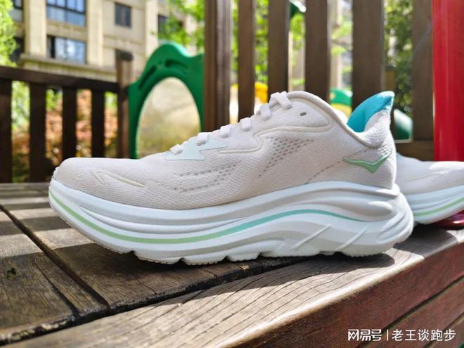 10：恰到好处的卓越跑鞋HOKA CLIFTON(图20)