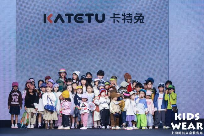 锁童鞋时尚与科技的双重魅力卡特兔亮相上海时装周:解(图3) 锁童鞋时尚与科技的双重魅力卡特兔亮相上海时装周:解(图3)