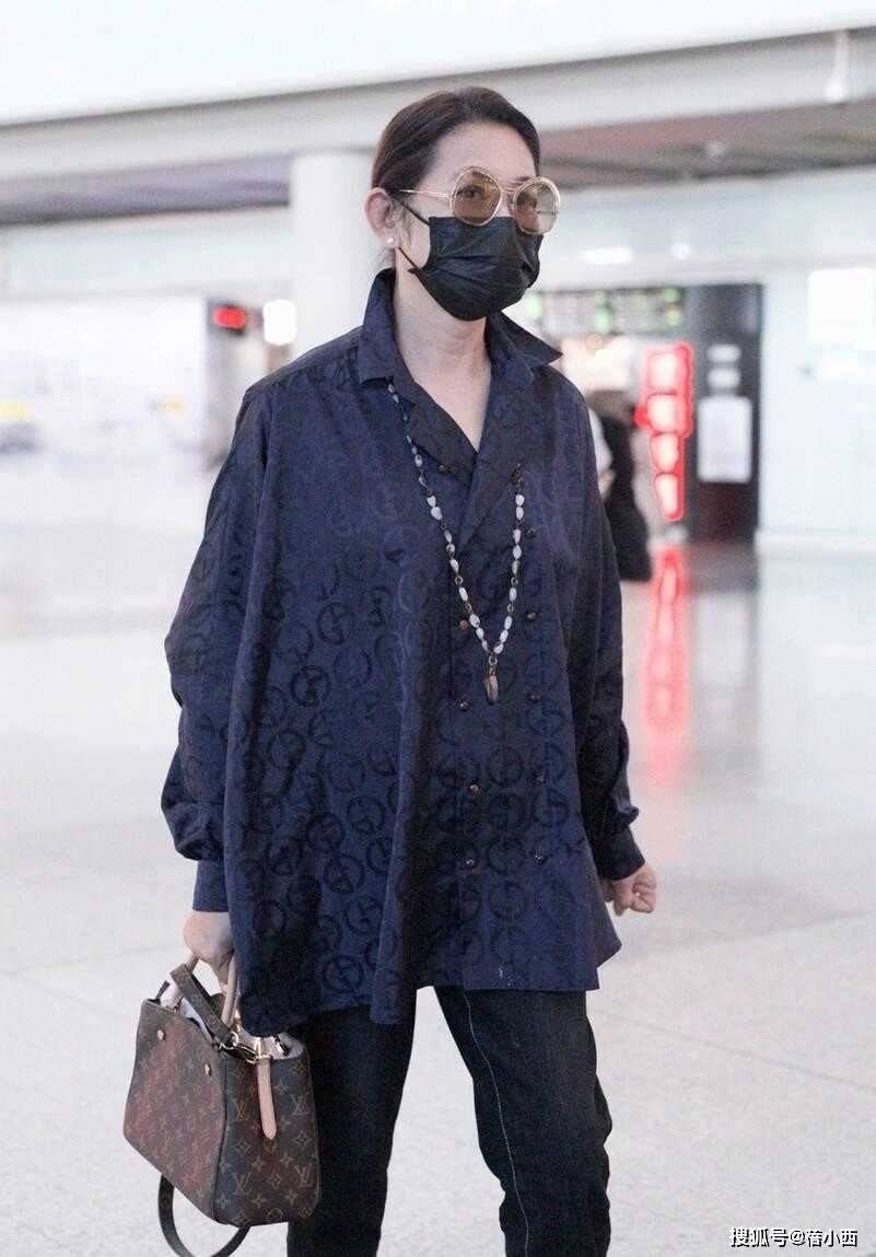 年女人穿松不穿紧才更时髦洋气看了倪萍的穿搭我悟了:60中(图2) 年女人穿松不穿紧才更时髦洋气看了倪萍的穿搭我悟了:60中(图2)