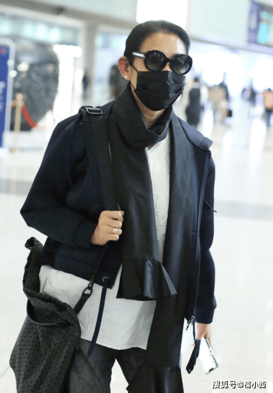 年女人穿松不穿紧才更时髦洋气看了倪萍的穿搭我悟了:60中(图3) 年女人穿松不穿紧才更时髦洋气看了倪萍的穿搭我悟了:60中(图3)