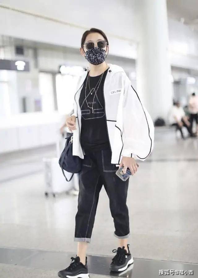 年女人穿松不穿紧才更时髦洋气看了倪萍的穿搭我悟了:60中(图4) 年女人穿松不穿紧才更时髦洋气看了倪萍的穿搭我悟了:60中(图4)