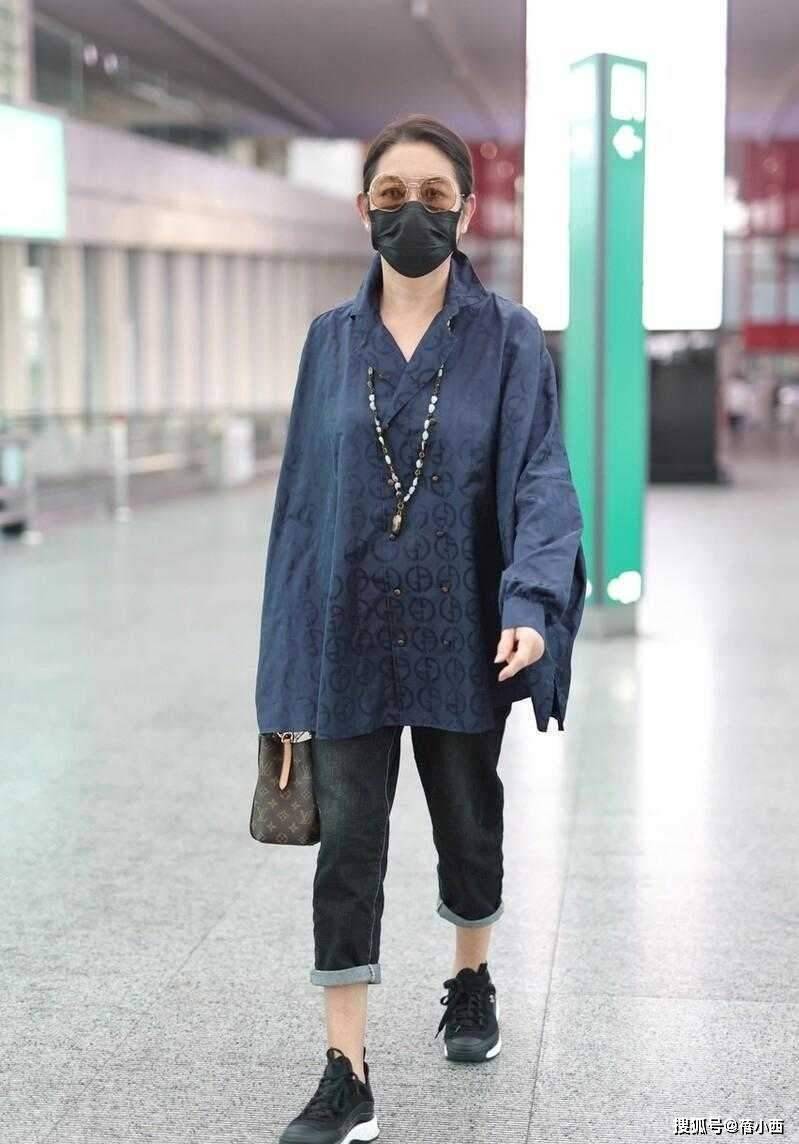 年女人穿松不穿紧才更时髦洋气看了倪萍的穿搭我悟了:60中(图6) 年女人穿松不穿紧才更时髦洋气看了倪萍的穿搭我悟了:60中(图6)