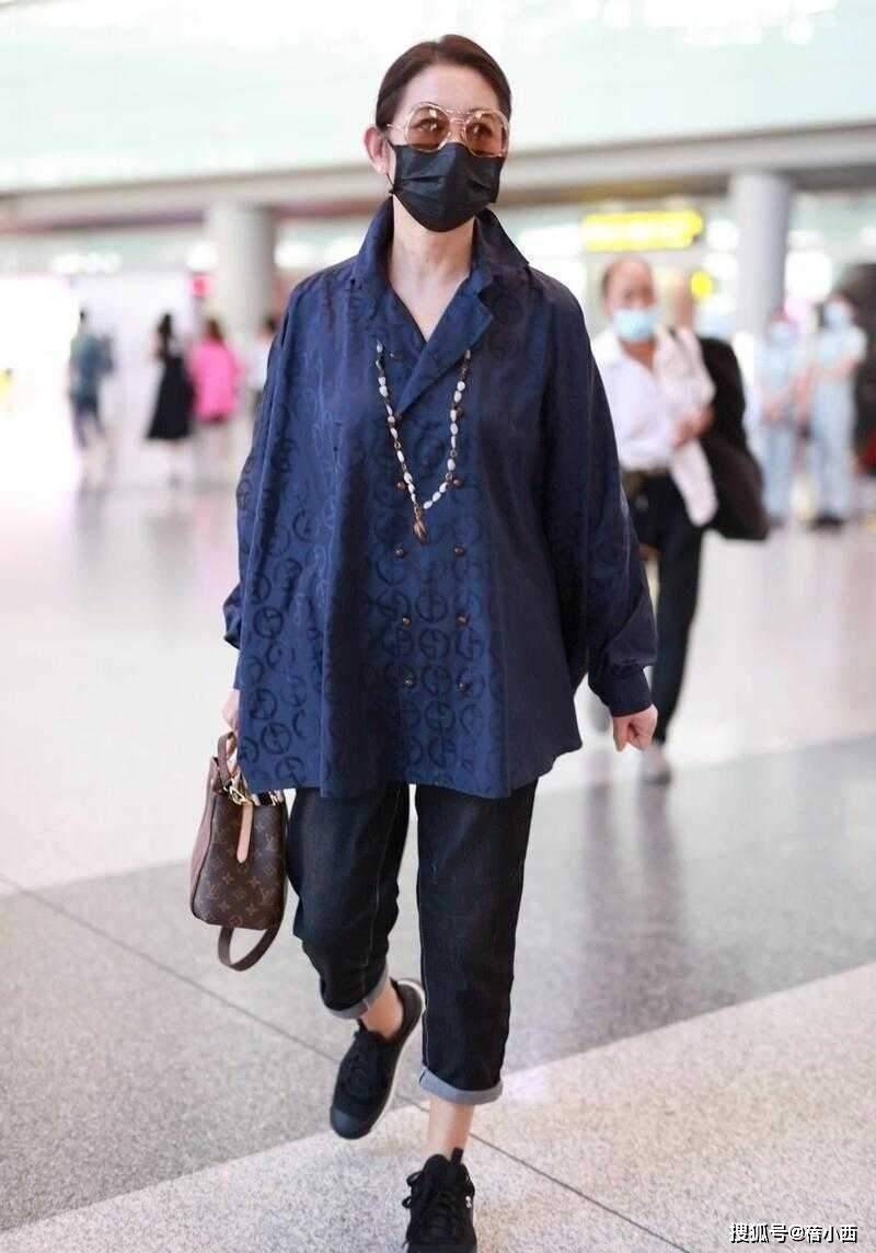 年女人穿松不穿紧才更时髦洋气看了倪萍的穿搭我悟了:60中(图8) 年女人穿松不穿紧才更时髦洋气看了倪萍的穿搭我悟了:60中(图8)