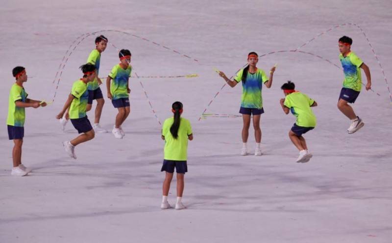 广州花都跳绳队亮相十五运开幕式江博士健康鞋护足科技护航助力(图3)