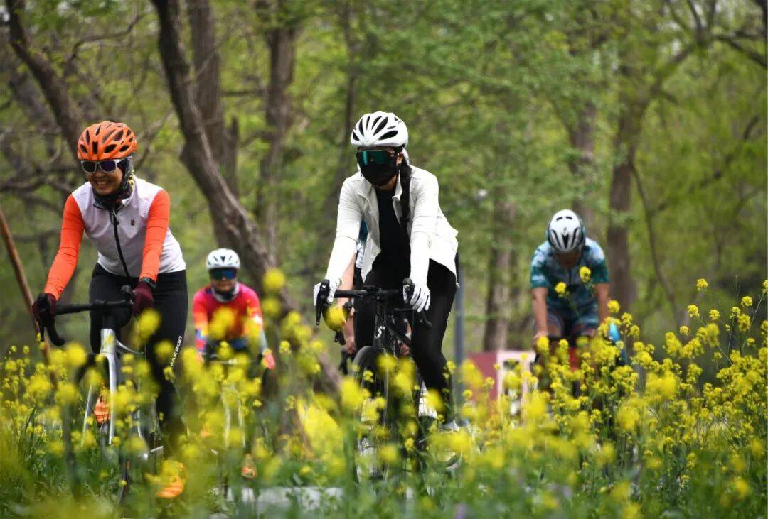 端化鞋子平民化 行业观察户外市场新趋势:服装高(图3) 端化鞋子平民化 行业观察户外市场新趋势:服装高(图3)