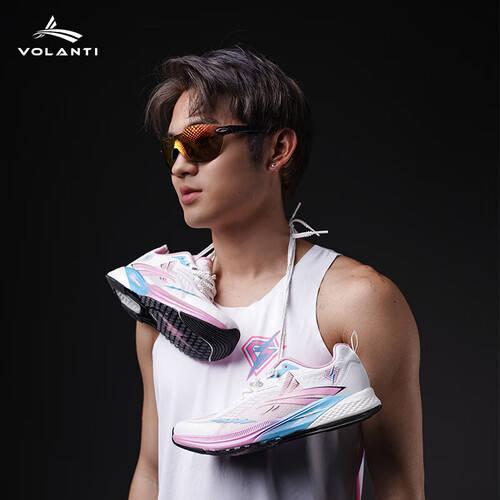 跑鞋的全面对比时尚与性能的完美结合！MLB明星同款老爹鞋与沃兰迪梦幻闪电(图2)